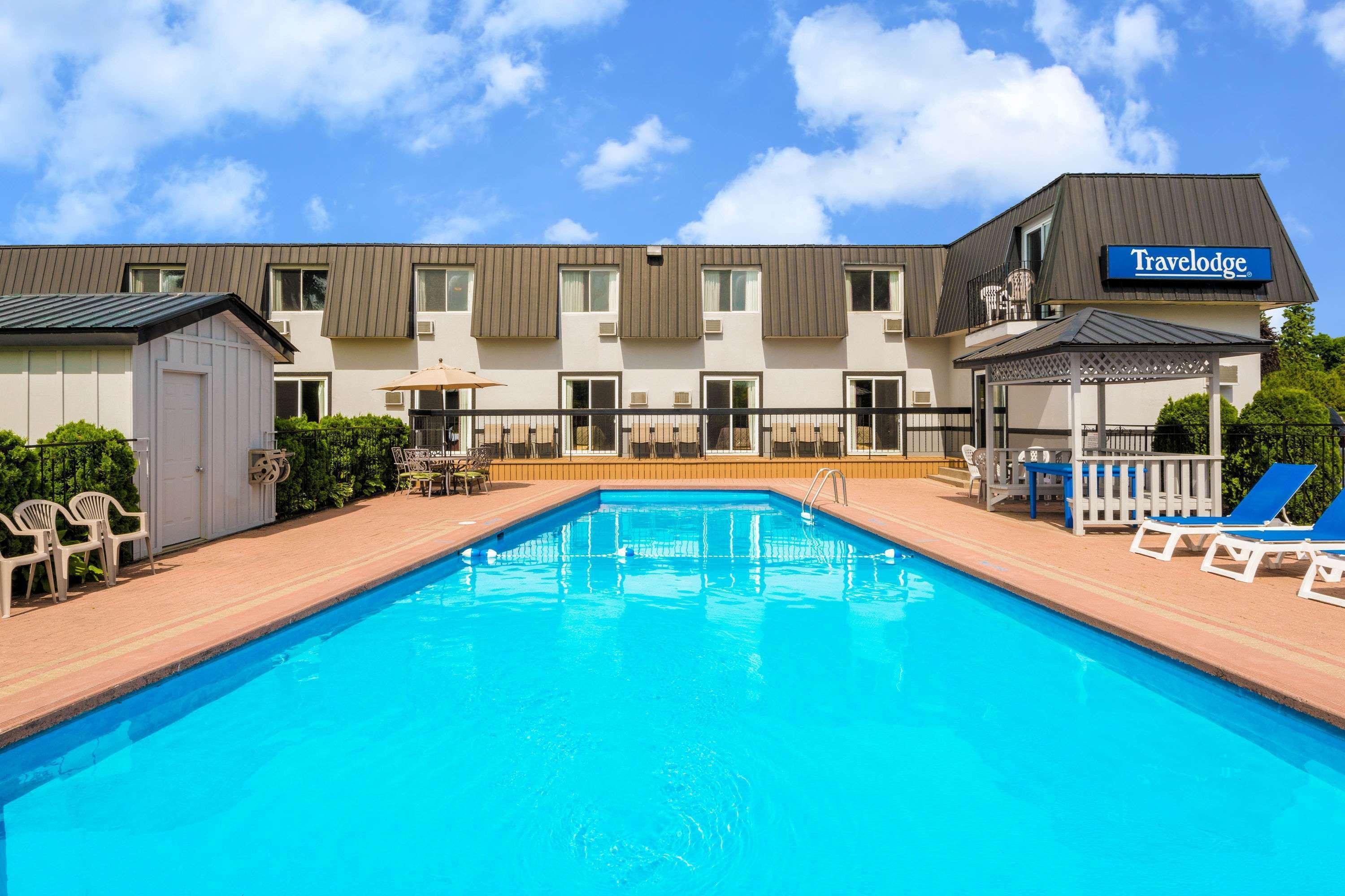 Travelodge By Wyndham Gananoque Bagian luar foto