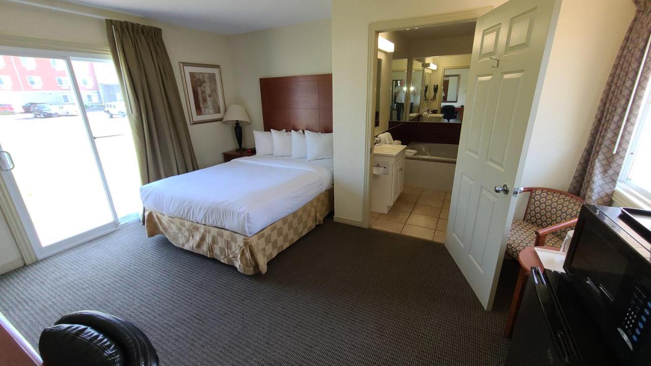 Travelodge By Wyndham Gananoque Bagian luar foto
