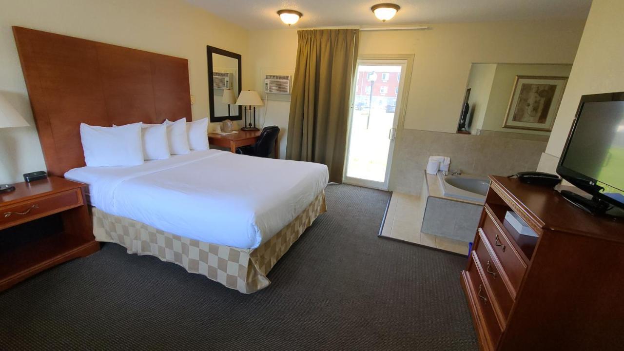 Travelodge By Wyndham Gananoque Bagian luar foto