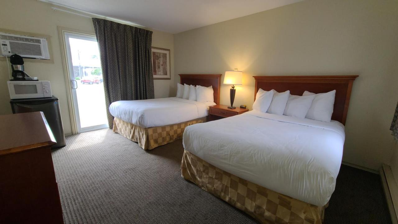 Travelodge By Wyndham Gananoque Bagian luar foto