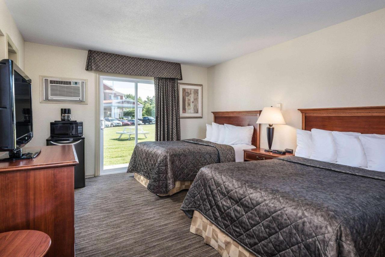 Travelodge By Wyndham Gananoque Bagian luar foto