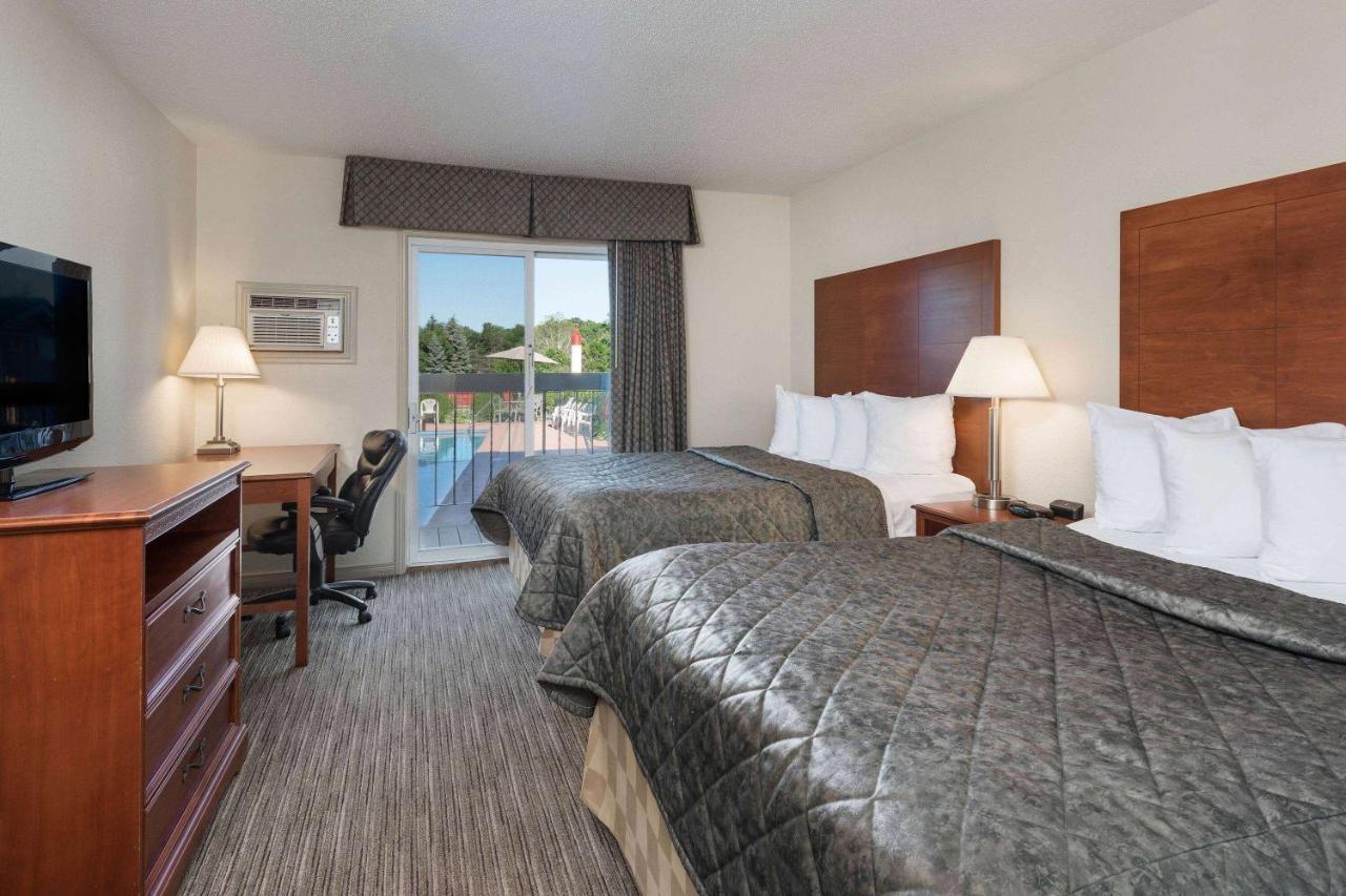 Travelodge By Wyndham Gananoque Bagian luar foto