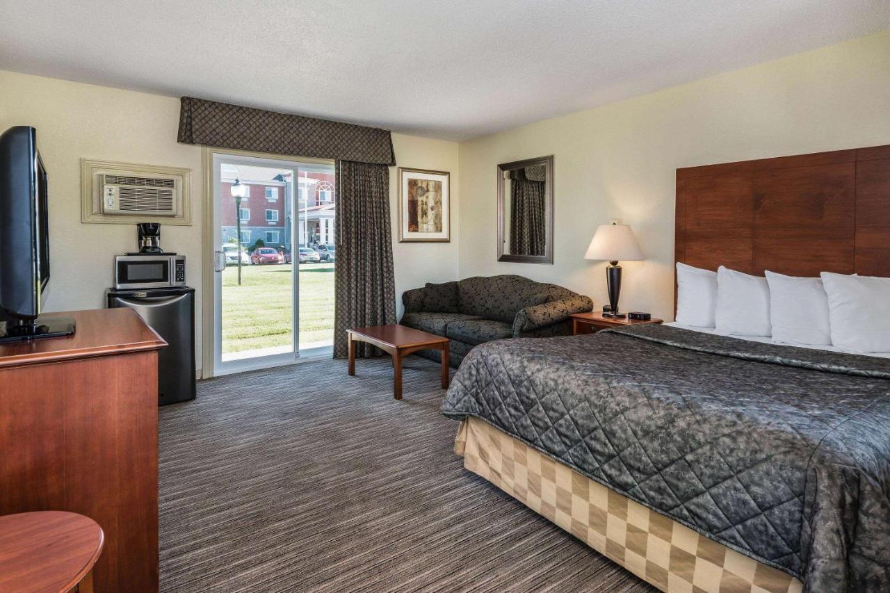 Travelodge By Wyndham Gananoque Bagian luar foto