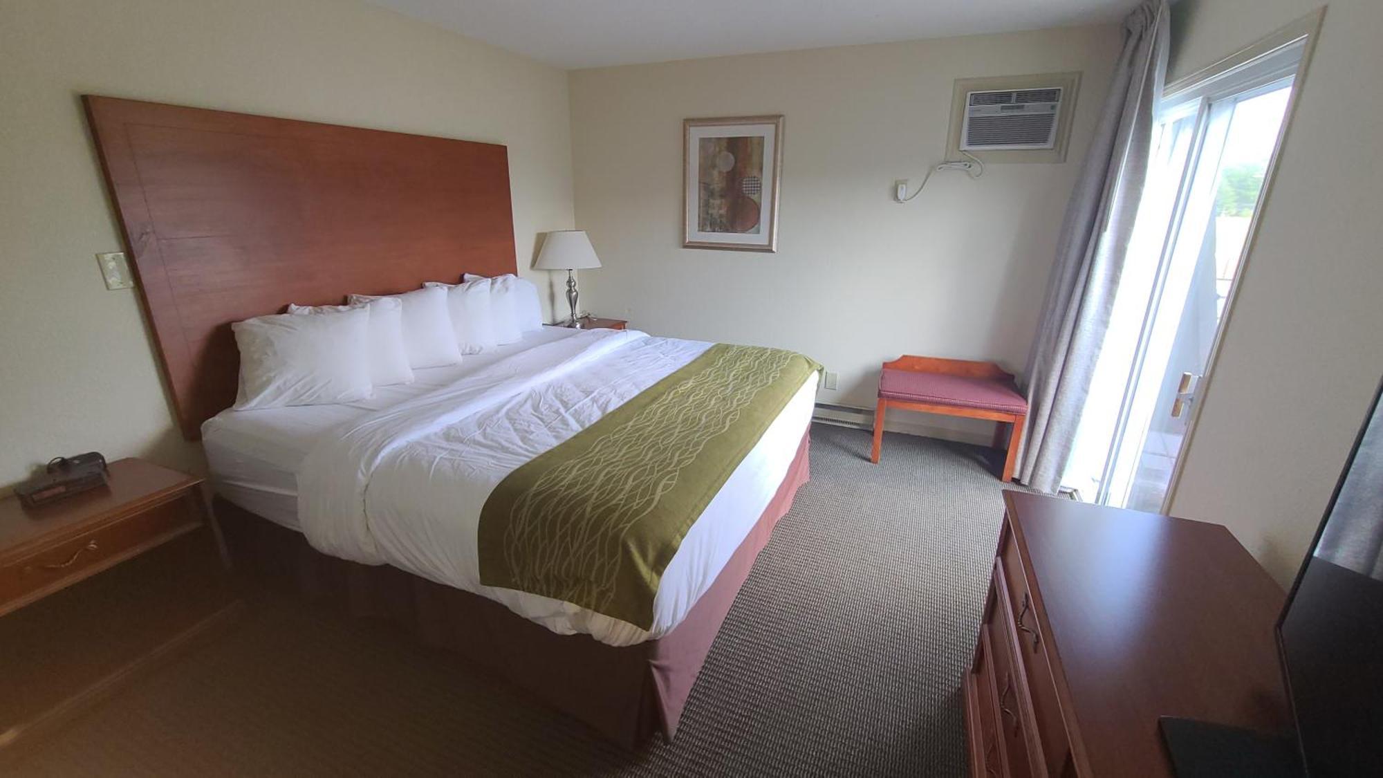 Travelodge By Wyndham Gananoque Bagian luar foto